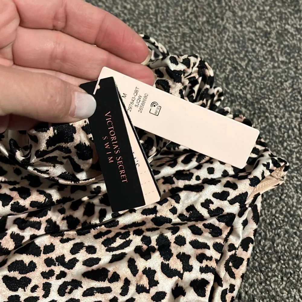 Victoria’s Secret One Piece Swimsuit (M) FINAL SALE - Picture 2 of 3